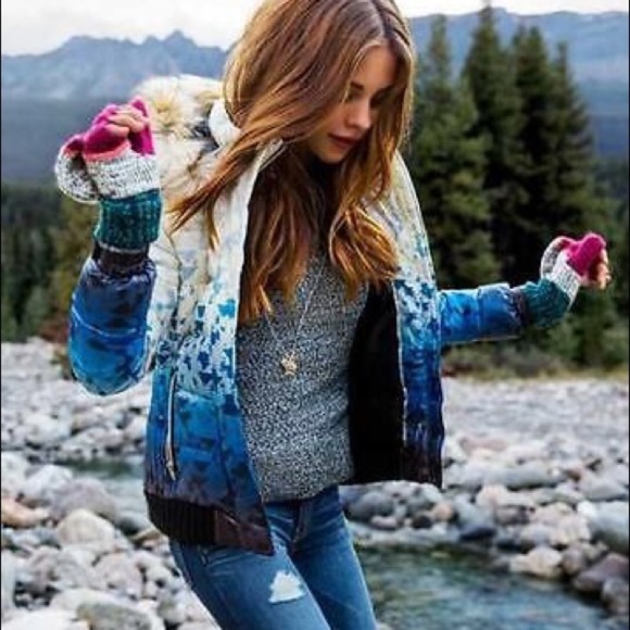 American Eagle Outfitters Jackets & Blazers - American Eagle Puffer Jacket White and Blue Ombre
